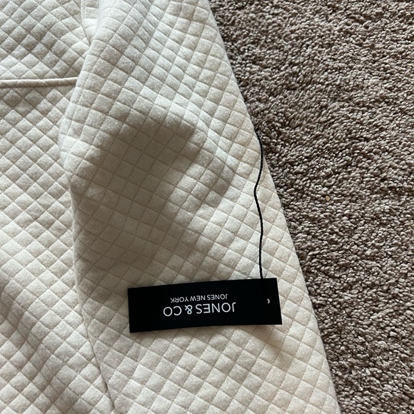 Jones and Co women’s quilted pullover - Picture 4 of 4